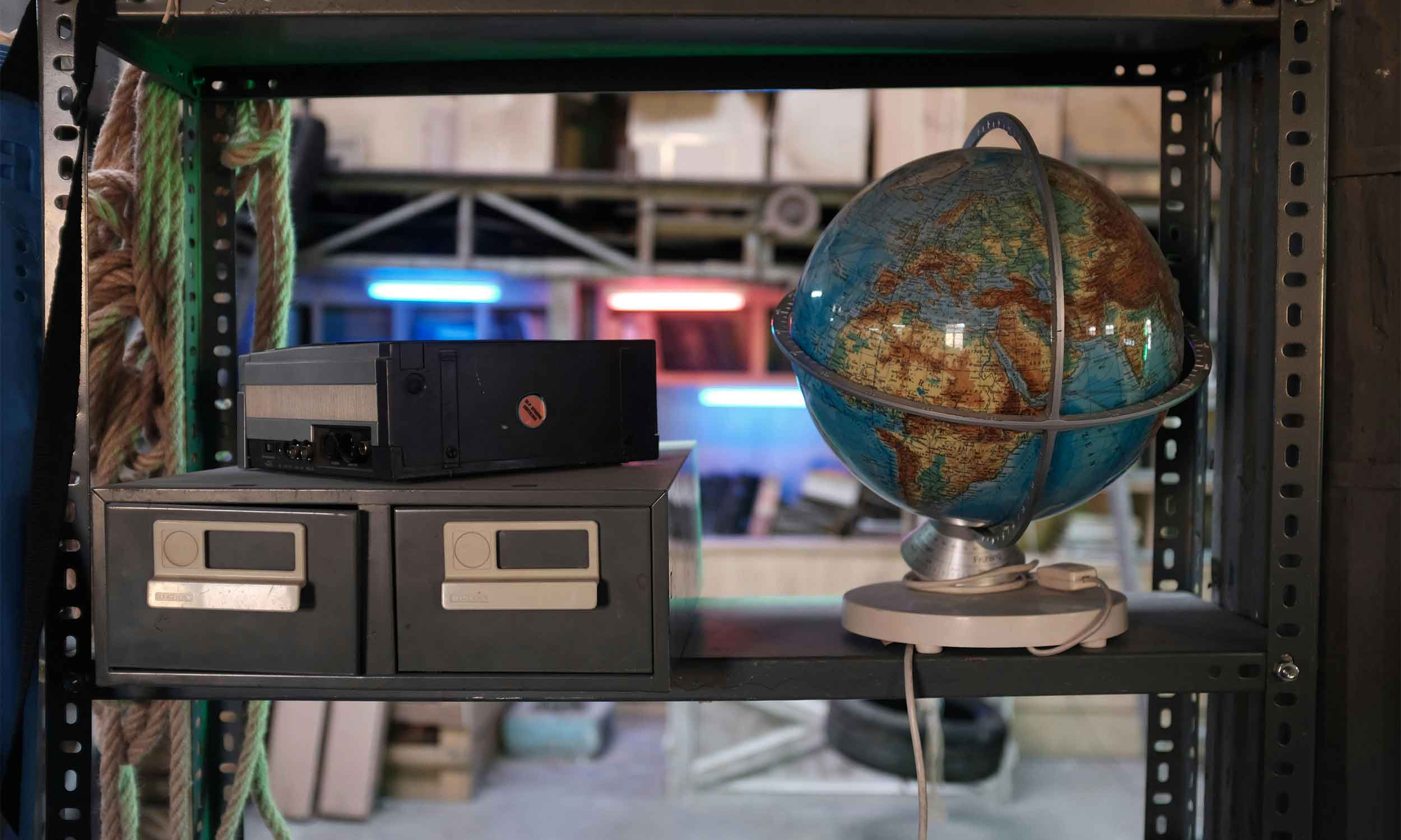 A globe and storage, kind of like a domain name and website hosting.